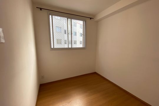 Quarto 2 de apartamento para alugar com 2 quartos, 38m² em Parque Maria Helena, São Paulo