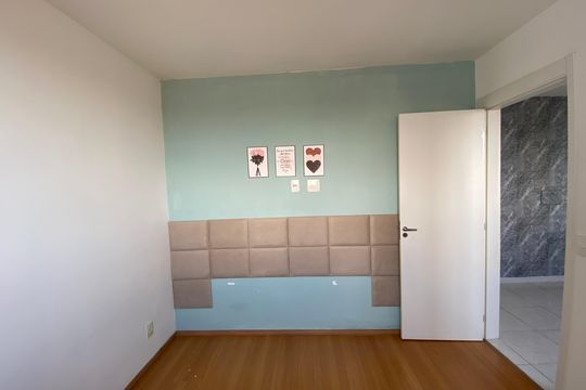 Quarto 1 de apartamento para alugar com 2 quartos, 38m² em Parque Maria Helena, São Paulo