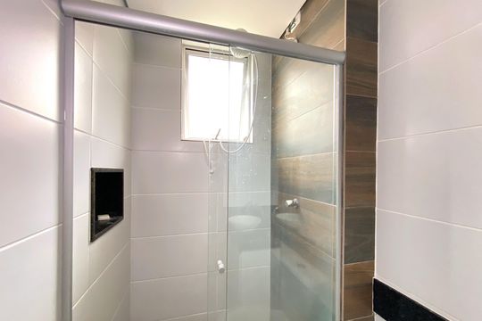 Banheiro de kitnet/studio para alugar com 1 quarto, 36m² em Ouro Preto, Belo Horizonte