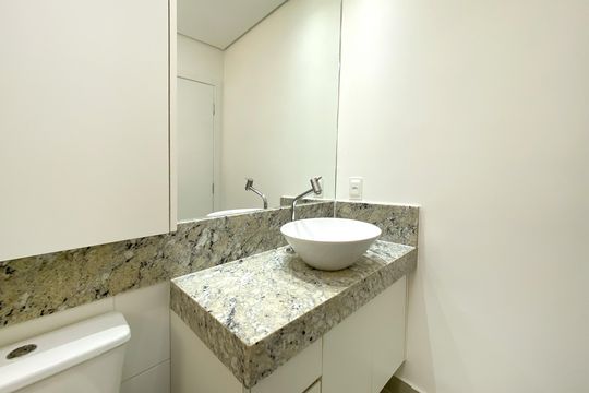 Banheiro de kitnet/studio para alugar com 1 quarto, 31m² em Paquetá, Belo Horizonte