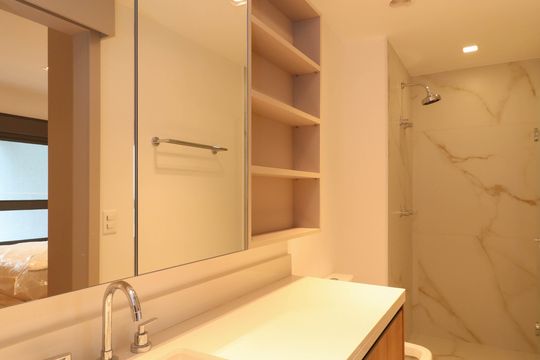 Banheiro da Suíte  de apartamento para alugar com 1 quarto, 72m² em Pinheiros, São Paulo