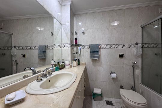 Suíte 1 - Banheiro de apartamento à venda com 3 quartos, 403m² em Recreio dos Bandeirantes, Rio de Janeiro