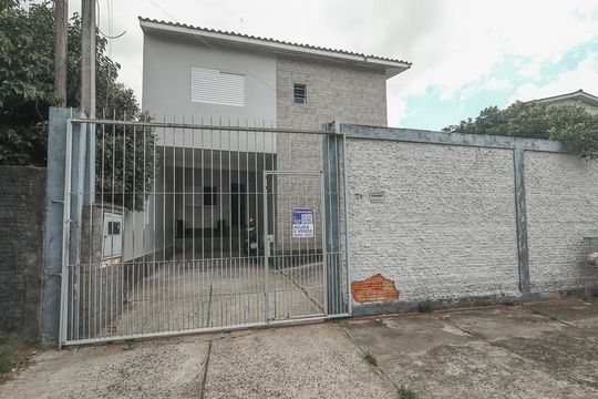 Fachada de casa à venda com 4 quartos, 200m² em Rubem Berta, Porto Alegre