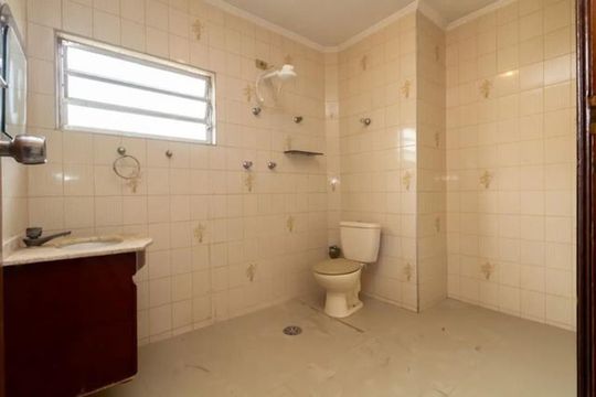 Banheiro de casa à venda com 3 quartos, 257m² em Parque Sao Domingos, São Paulo