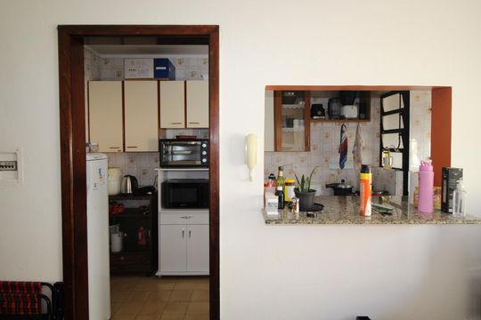 Cozinha de apartamento à venda com 1 quarto, 48m² em Vila Jardim, Porto Alegre