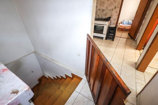 Escadas de casa à venda com 3 quartos, 333m² em Vila Água Funda, São Paulo