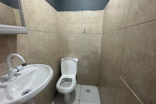 Banheiro de casa para alugar com 1 quarto, 35m² em Vila Engenho Novo, Barueri