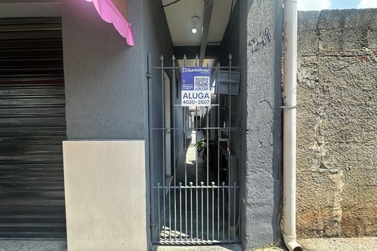 Fachada de casa para alugar com 1 quarto, 35m² em Vila Engenho Novo, Barueri