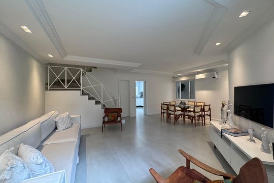 Sala de casa de condomínio à venda com 4 quartos, 282m² em Vargem Pequena, Rio de Janeiro