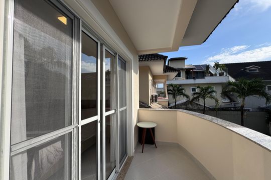 Suíte 1 - Varanda de casa de condomínio à venda com 4 quartos, 282m² em Vargem Pequena, Rio de Janeiro