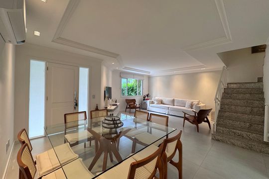 Sala de casa de condomínio à venda com 4 quartos, 282m² em Vargem Pequena, Rio de Janeiro