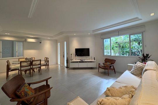 Sala de casa de condomínio à venda com 4 quartos, 282m² em Vargem Pequena, Rio de Janeiro
