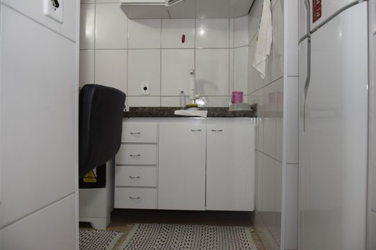 Cozinha de apartamento para alugar com 2 quartos, 47m² em Vila Isis Cristina, Embu das Artes