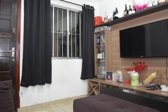 Sala de apartamento para alugar com 2 quartos, 47m² em Vila Isis Cristina, Embu das Artes