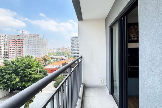Varanda de kitnet/studio para alugar com 1 quarto, 32m² em Indianópolis, São Paulo