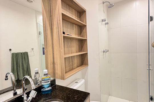 Banheiro de kitnet/studio para alugar com 1 quarto, 32m² em Indianópolis, São Paulo