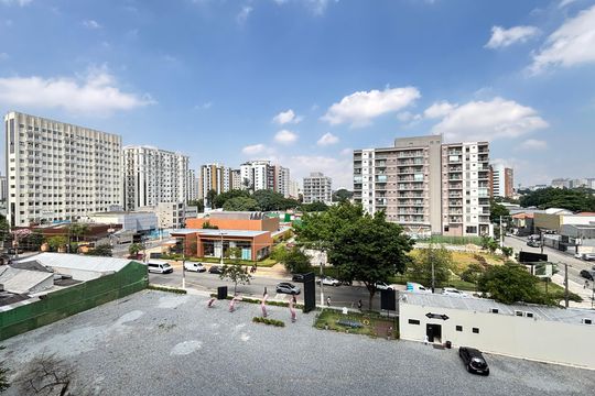 Vista de kitnet/studio para alugar com 1 quarto, 32m² em Indianópolis, São Paulo