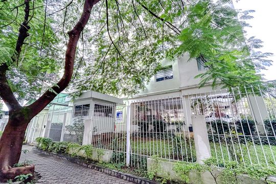 Fachada com Plaquinha de apartamento à venda com 1 quarto, 49m² em Parque São Jorge, São Paulo