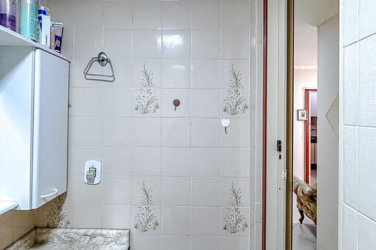 Banheiro de apartamento à venda com 1 quarto, 49m² em Parque São Jorge, São Paulo