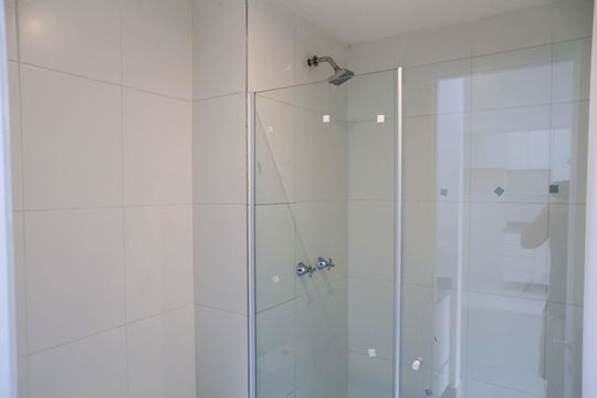 Banheiro de apartamento à venda com 1 quarto, 45m² em Vila Sonia, São Paulo