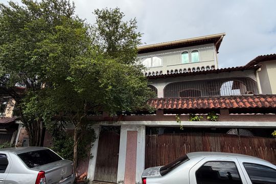 Fachada de casa de condomínio para alugar com 6 quartos, 450m² em Taquara, Rio de Janeiro