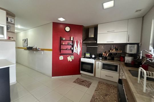 Cozinha de apartamento à venda com 4 quartos, 220m² em Alphaville, Barueri