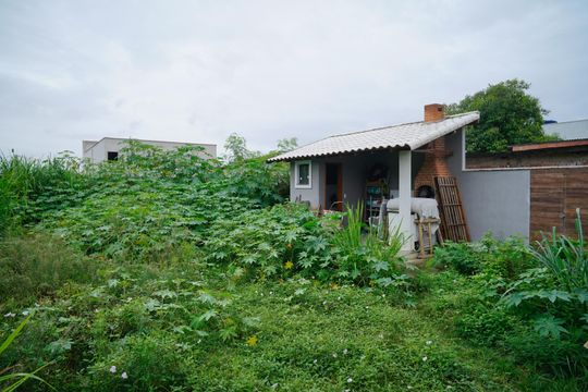 Quintal de casa para alugar com 3 quartos, 90m² em Itaipuaçu, Maricá