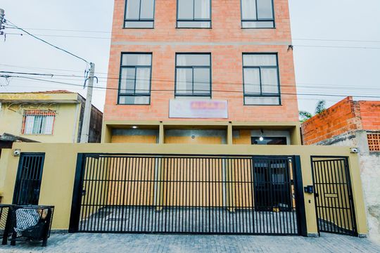 Fachada do Prédio de kitnet/studio para alugar com 1 quarto, 34m² em Vila Galvão, Guarulhos