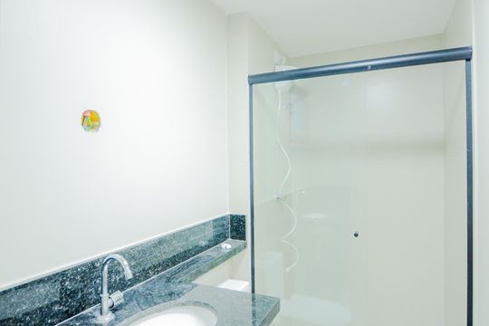 Banheiro de kitnet/studio para alugar com 1 quarto, 34m² em Vila Galvão, Guarulhos