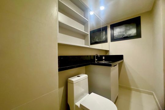 Banheiro de kitnet/studio para alugar com 1 quarto, 34m² em Vila Galvão, Guarulhos