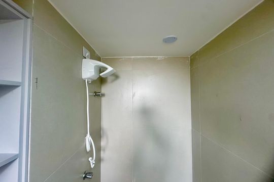 Banheiro de kitnet/studio para alugar com 1 quarto, 34m² em Vila Galvão, Guarulhos