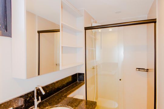 Banheiro de kitnet/studio para alugar com 1 quarto, 34m² em Vila Galvão, Guarulhos