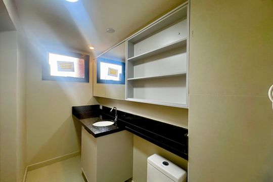 Banheiro de kitnet/studio para alugar com 1 quarto, 34m² em Vila Galvão, Guarulhos