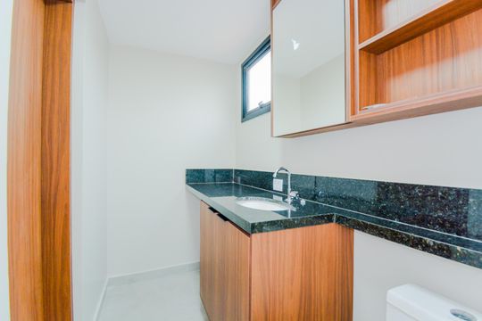 Banheiro de kitnet/studio para alugar com 1 quarto, 34m² em Vila Galvão, Guarulhos