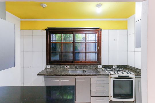 Cozinha de casa para alugar com 2 quartos, 180m² em Jardim Joao Xxiii, São Paulo