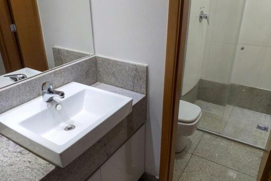 Banheiro de apartamento para alugar com 1 quarto, 40m² em Savassi, Belo Horizonte