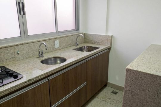Cozinha de apartamento para alugar com 1 quarto, 40m² em Savassi, Belo Horizonte