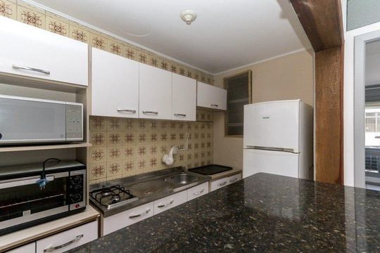 Cozinha  de apartamento à venda com 1 quarto, 30m² em Azenha, Porto Alegre