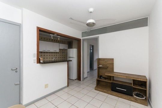 Sala  de apartamento à venda com 1 quarto, 30m² em Azenha, Porto Alegre