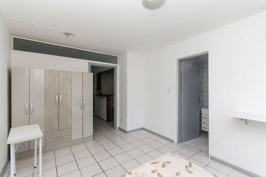Quarto  de apartamento à venda com 1 quarto, 30m² em Azenha, Porto Alegre