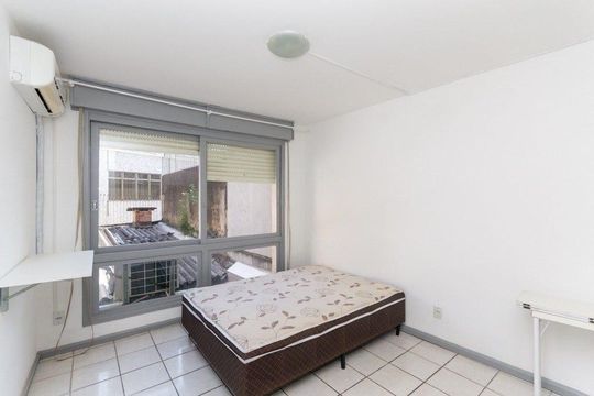 Quarto  de apartamento à venda com 1 quarto, 30m² em Azenha, Porto Alegre