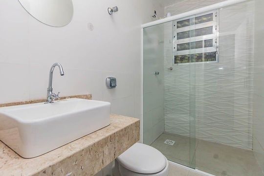 Banheiro 1 de apartamento para alugar com 3 quartos, 60m² em Praia de Belas, Porto Alegre