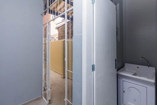 Banheiro 2 de apartamento para alugar com 3 quartos, 60m² em Praia de Belas, Porto Alegre