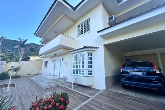 Fachada de casa de condomínio à venda com 5 quartos, 580m² em Jacarepaguá, Rio de Janeiro