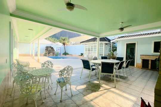 Varanda de casa de condomínio à venda com 5 quartos, 580m² em Jacarepaguá, Rio de Janeiro