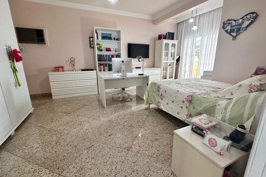 Quarto de casa de condomínio à venda com 5 quartos, 580m² em Jacarepaguá, Rio de Janeiro