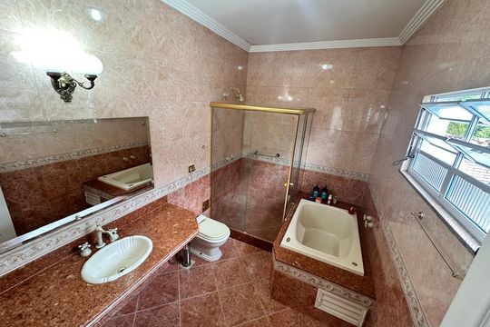 Banheiro de casa de condomínio à venda com 5 quartos, 580m² em Jacarepaguá, Rio de Janeiro