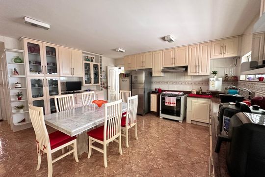 Cozinha de casa de condomínio à venda com 5 quartos, 580m² em Jacarepaguá, Rio de Janeiro