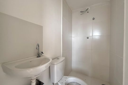 Banheiro  de kitnet/studio à venda com 1 quarto, 16m² em Santo Amaro, São Paulo
