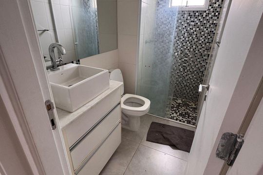Banheiro de apartamento à venda com 2 quartos, 58m² em Barra Funda, São Paulo